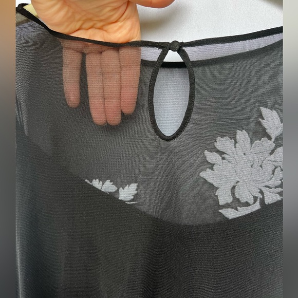 Beautiful Black & White Embroidered Floral Sheer Women’s Blouse - Picture 7 of 10